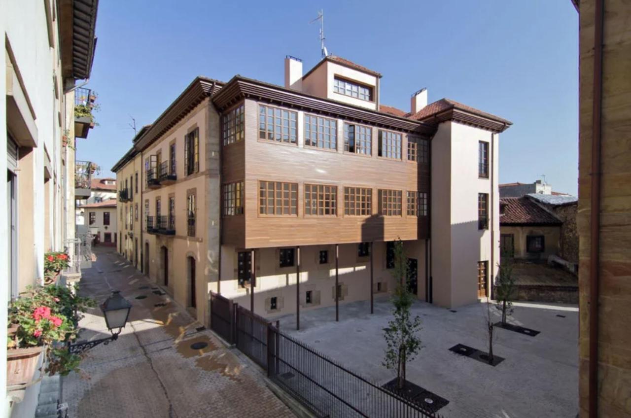 Loft-Atelier En Oviedo Apartment Bagian luar foto